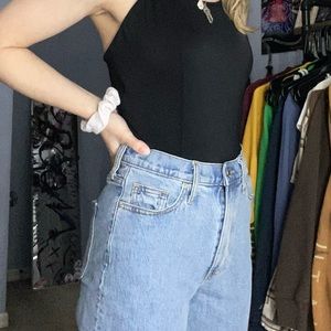 High waisted medium wash baggy jeans